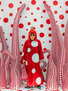 cropped-kusama-yayoi-_louis-vuitton-shop-window-display-with-tentacles_2012-2015_1500x1386.jpg