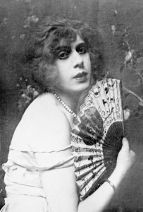 1200px-Lili_Elbe_1926