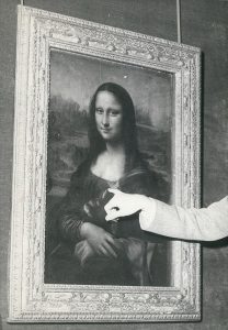 mona-lisa-painting-damaged-by-mad-bolivian-retro-images-archive